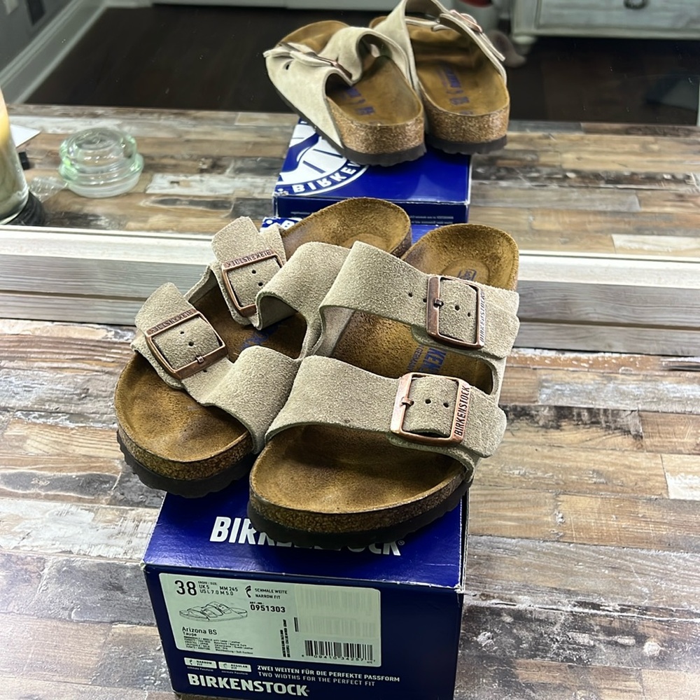 Birkenstock Arizona BS suede TAUPE size 7 narrow fit taupe is beige/sage color